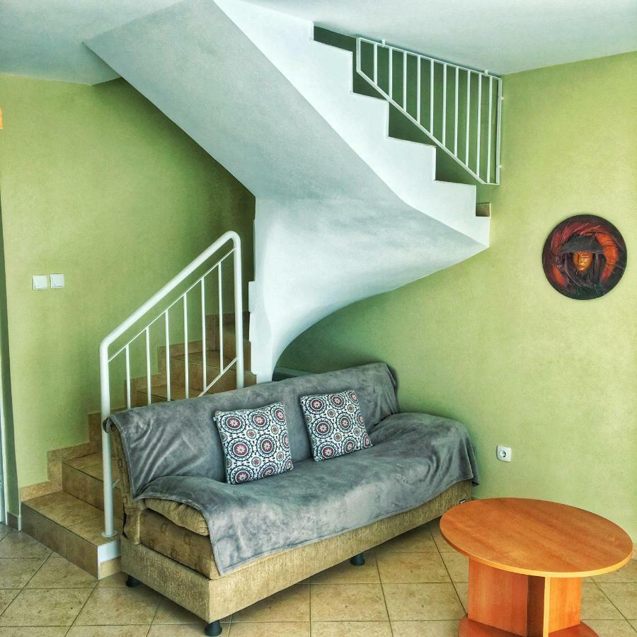 Iris Vendeghaz Apartment ไฮจ์ดุสโซบอสโล ภายนอก รูปภาพ