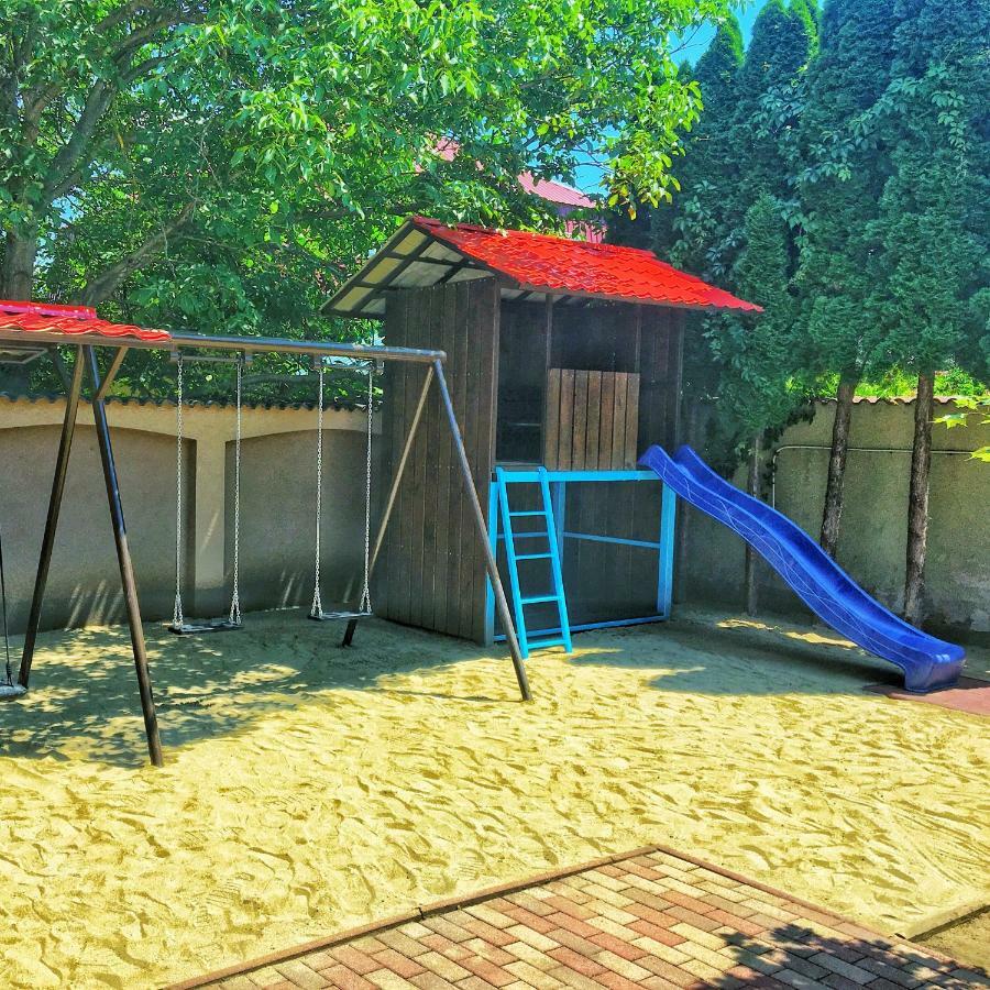 Iris Vendeghaz Apartment ไฮจ์ดุสโซบอสโล ภายนอก รูปภาพ