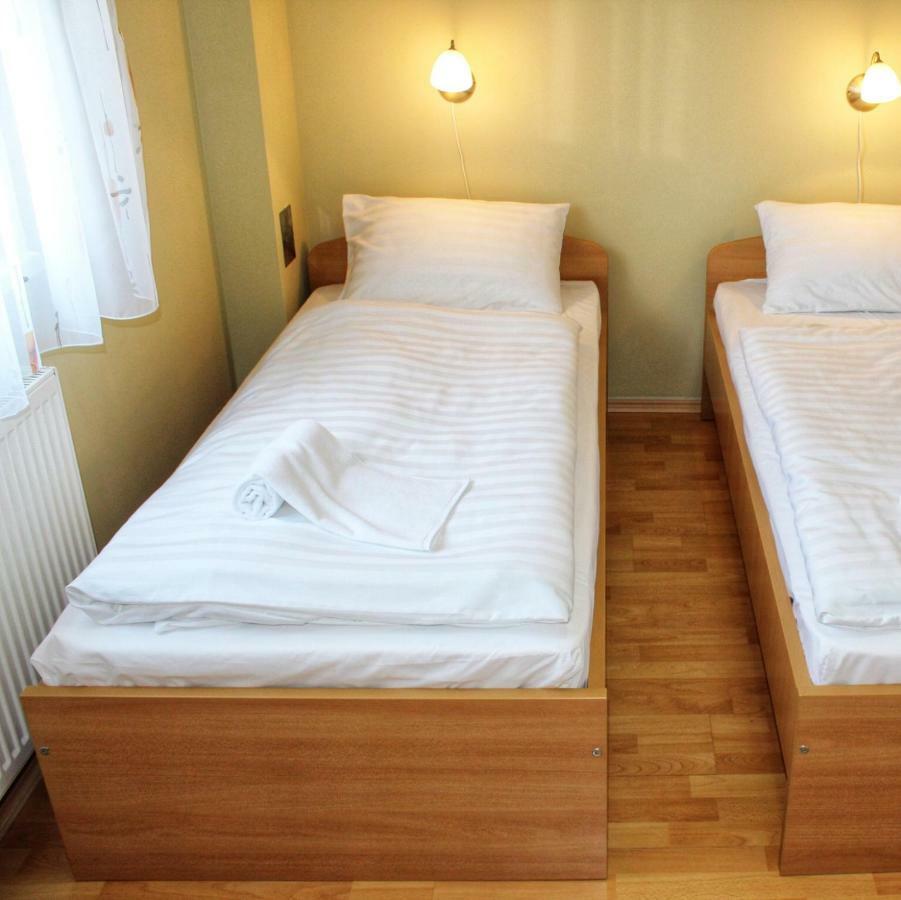 Iris Vendeghaz Apartment ไฮจ์ดุสโซบอสโล ภายนอก รูปภาพ