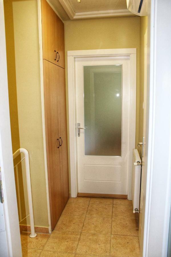 Iris Vendeghaz Apartment ไฮจ์ดุสโซบอสโล ภายนอก รูปภาพ